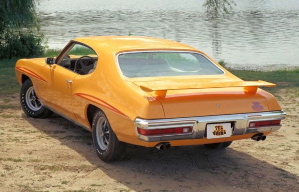 Pontiac властва на сцената на масъл автомобилите в началото на 60-те години. Всъщност Pontiac GTO от 1964 г. е смятан от мнозина за първият от това семейство. Но до 1968 г. тази кола се сблъсква с голяма конкуренция. Идеята в Pontiac е да се направи по-евтина версия на GTO с по-малък двигател от 350 куб. инча, наречен ET, от  английския термин elapsed time, използван при драг състезания.

Ръководителят на Pontiac - Джон ДеЛориън, не харесва тази идея. За него никой GTO не може да има толкова малък двигател. Вместо това, екипът разработва кола една стъпка по-висока от обикновения GTO. Самият ДеЛориън кръщава колата на популярен скеч от телевизионното шоу Rowan and Martin's Laugh-In . Judge представя стандартния двигател Ram Air III с мощност 360 к.с., но купувачите могат да изберат и по-твърдия Ram Air IV с мощност 370 к.с. Най-редките от всички остават кабриолетите GTO Judge Ram Air IV - само пет бяха произведени през 1969 г.

Малко известен факт: Оригиналната телевизионна реклама за Judge включва рок групата Paul Revere and Raiders. Според книгата Pontiac Pizazz от Джим Уонгърс и Арт Фицпатрик, вокалистът на групата Марк Линдзи харесвал колите и обичал Judge, поради което написал песен за този автомобил. Уонгърс твърди, че тази реклама се счита за един от най-ранните видеоклипове в рок-музиката.
